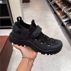 Brand New! Ecco’s Men’s Off-road Waterproof Shoe! Size 44